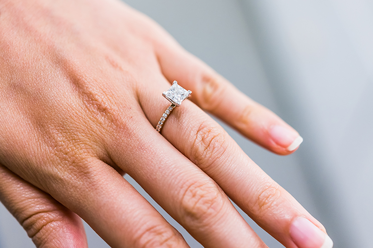 How to Buy a Diamond Engagement Ring: A Quick Guide